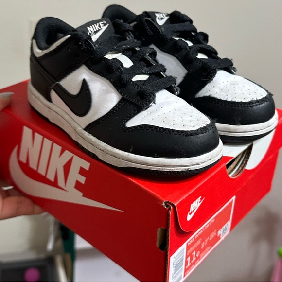 Nike Panda Dunks - Picture 1 of 5